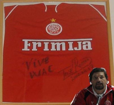 http://www.gsmpolyphoniques.free.fr/Wydad/Archives/Wac_2-0_Taraji.wmv